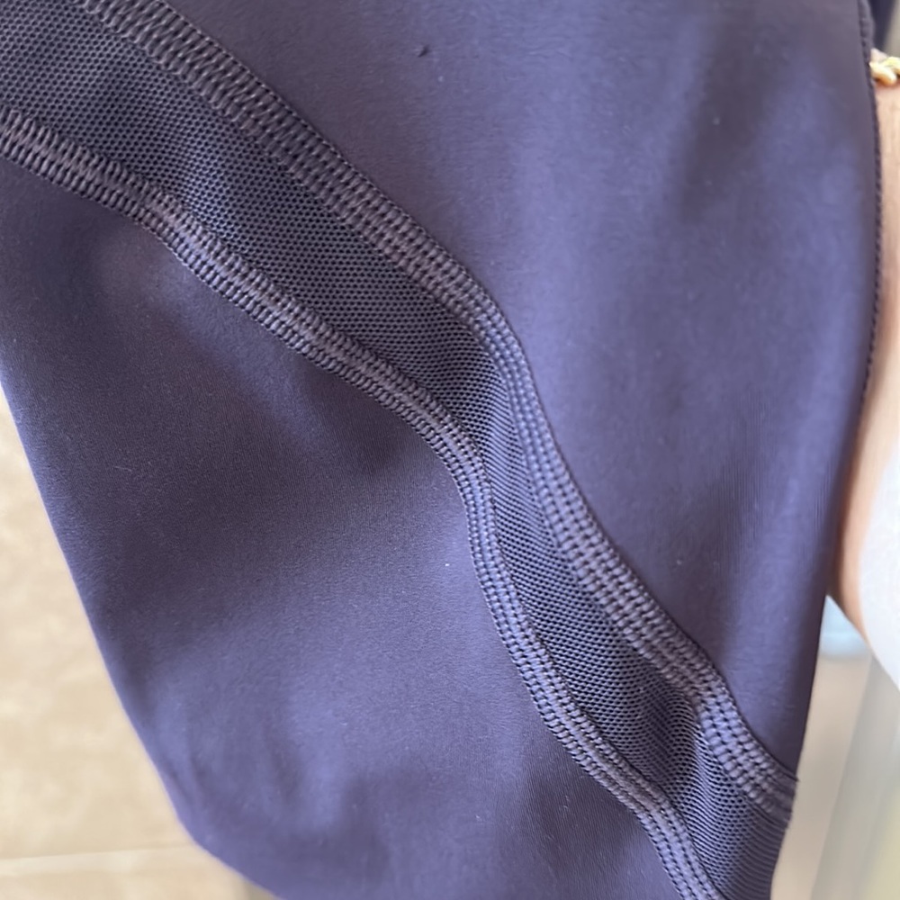 Lululemon Sz 4 Cropped Leggings -side pockets - Picture 3 of 10